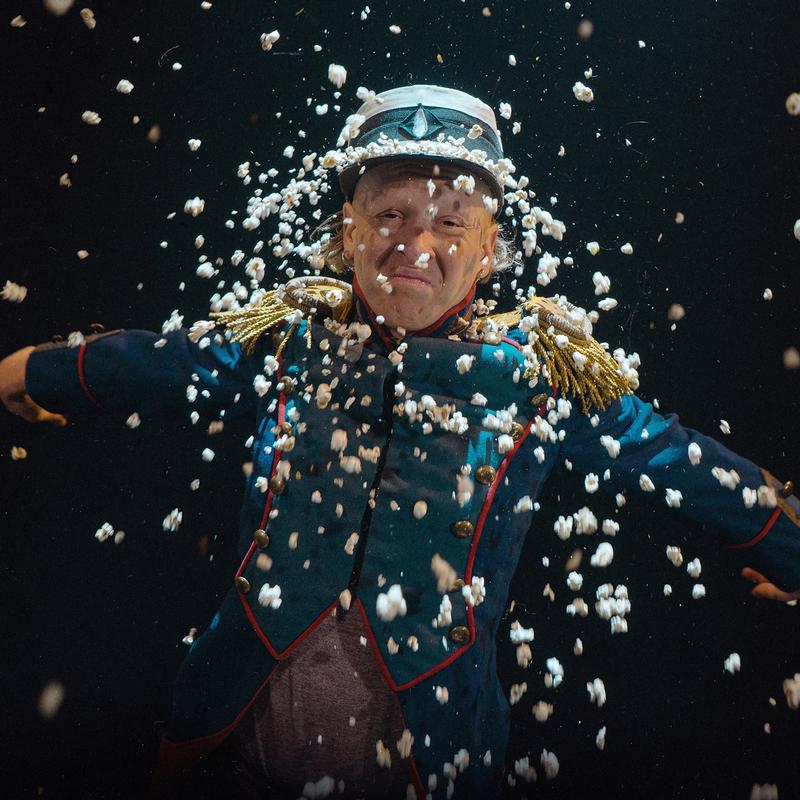 Where the funk is my red nose!?